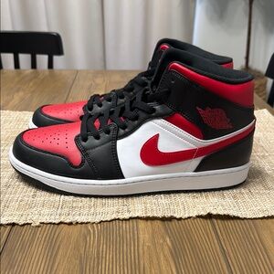 Air Jordan 1 Mid